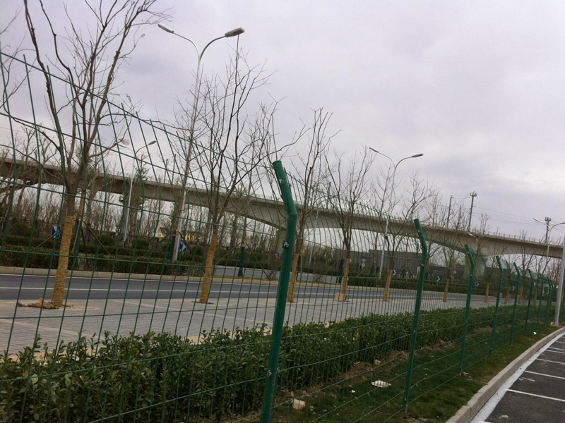 Product features and forms of highway fence